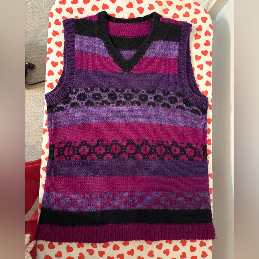 Heirloom real wool hand knit sweater vest pullover medium 36 long